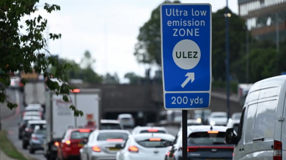 Air pollution falls after London vehicle curbs: mayor