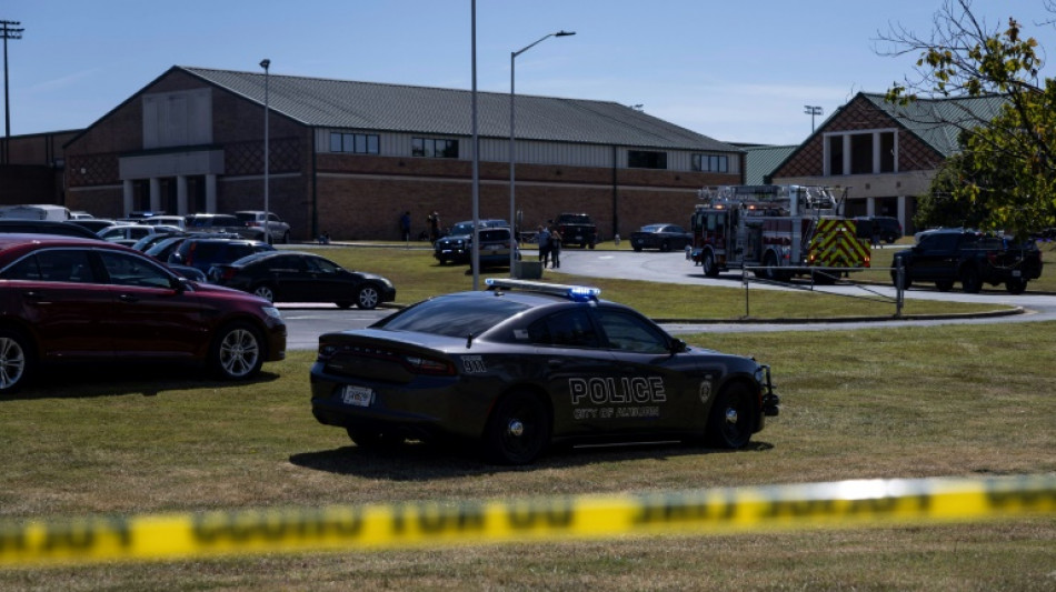 Cuatro muertos en un tiroteo en un centro de secundaria de EEUU