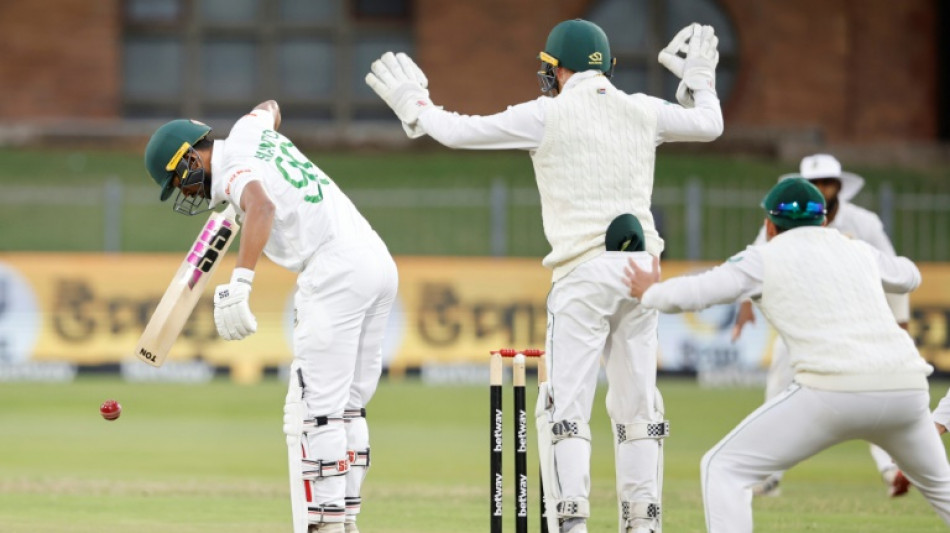 Attacking South African plan pays off as Bangladesh lose three