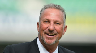 England cricket great Botham hails Hughes for Aussie croc rescue