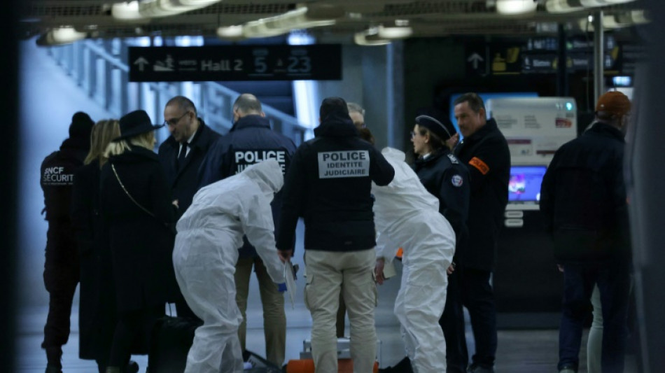 Paris: trois blessés à l'arme blanche, la garde à vue du suspect levée à cause de ses troubles psychiatriques