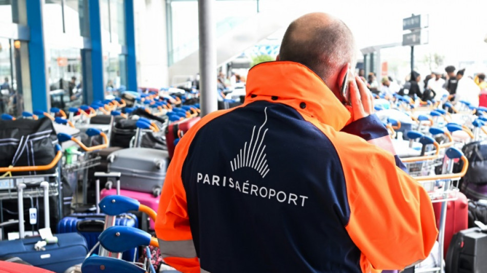 Grève de contrôleurs aériens: un quart des vols annulés lundi à Paris-Orly et Toulouse