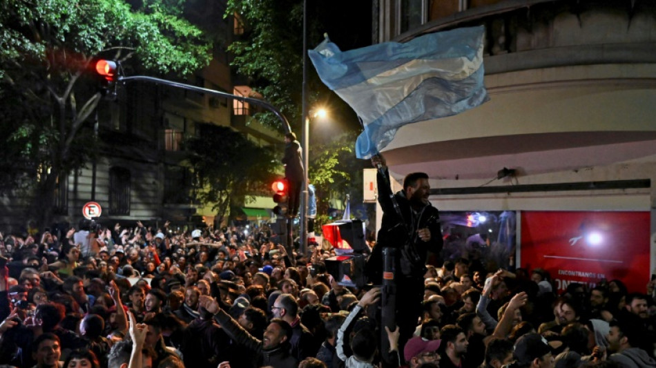 Argentine: nouveaux rassemblements de soutien à Kirchner, brefs heurts à Buenos Aires