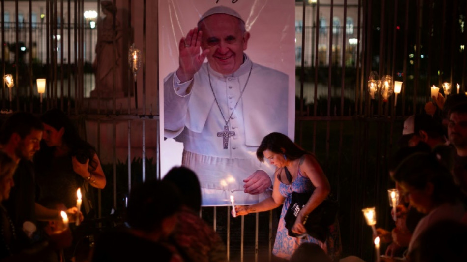 Le pape hospitalisé fait de la physiothérapie après une nuit calme