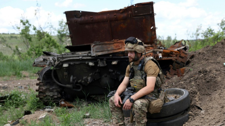 Deadly air strike hits Ukraine frontline city as it readies for street battle