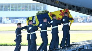 Queen leaves Scotland for final time, bound for London