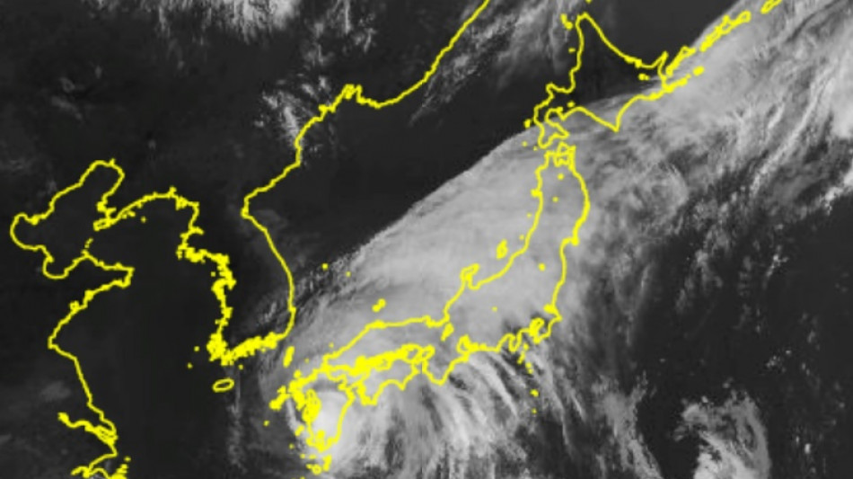 Un tifón "extremadamente" potente toca tierra en Japón, varios muertos