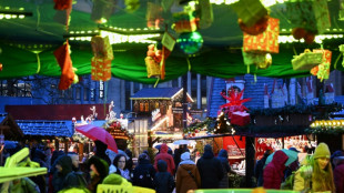 Mann im Nikolauskostüm verletzt sich beim Abseilen auf Münchner Weihnachtsmarkt