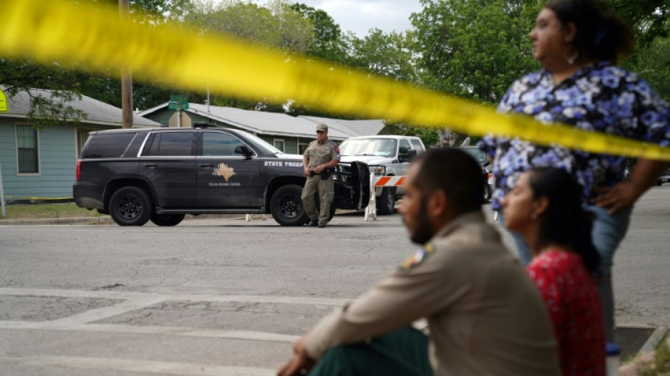 Le Texas pleure ses morts, mais le débat sur les armes s'impose encore