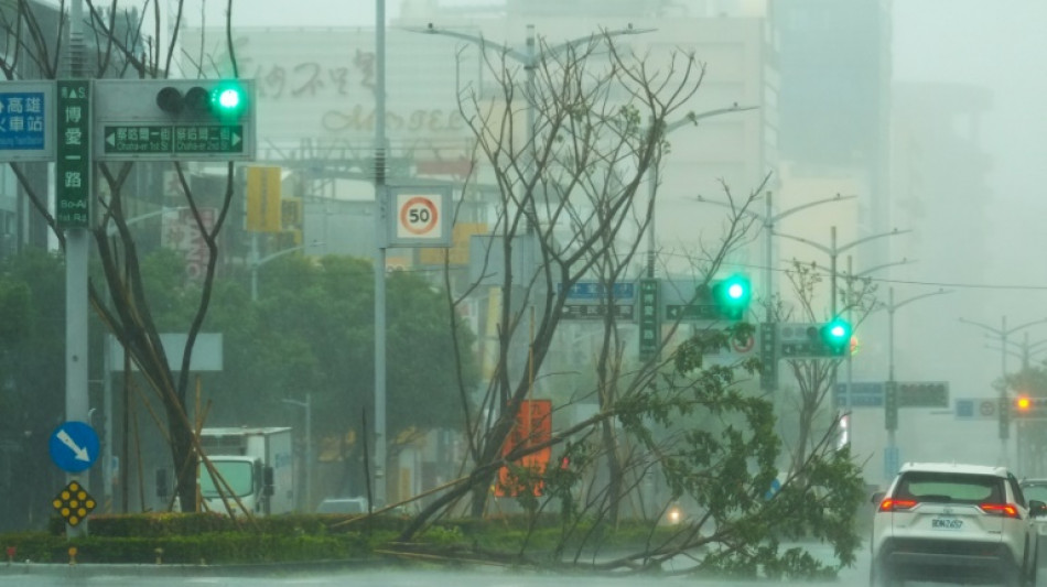  Taiwan cleans up after Typhoon Krathon batters south 