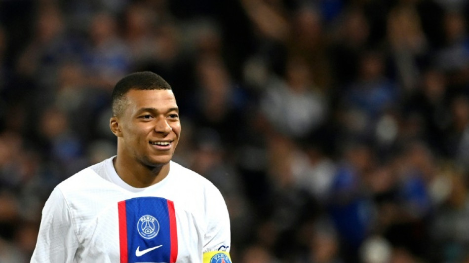 Kylian Mbappé é reintegrado ao elenco do PSG