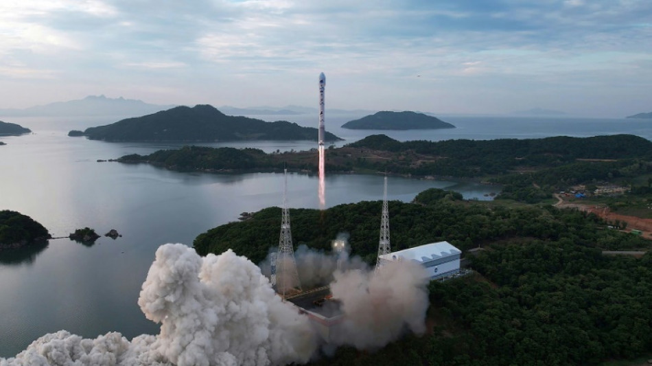 Coreia do Norte diz ter lançado com sucesso satélite de vigilância