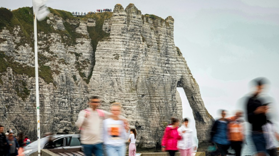 A Étretat, le surtourisme devient un casse-tête pour les habitants