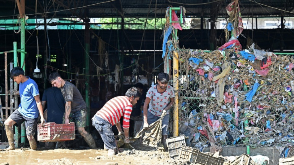  Nepal's urban poor count cost of 'nightmare' floods 