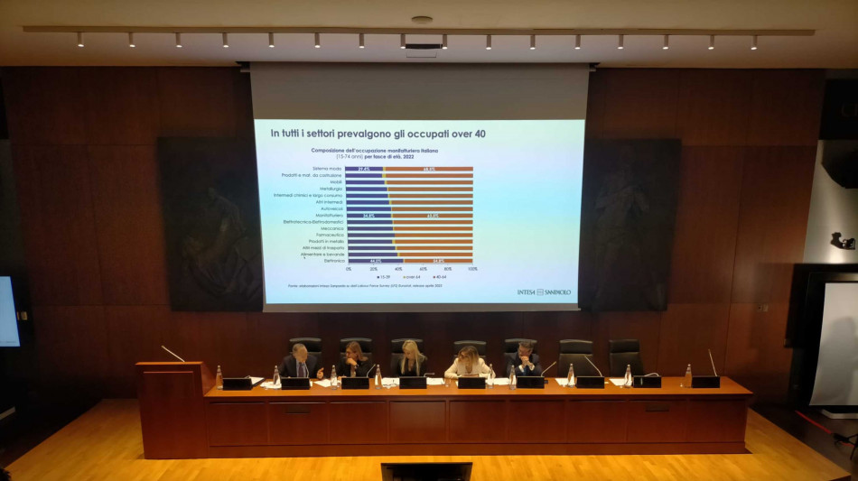  Intesa Sanpaolo, 'flessibilità chiave per le aziende del futuro' 