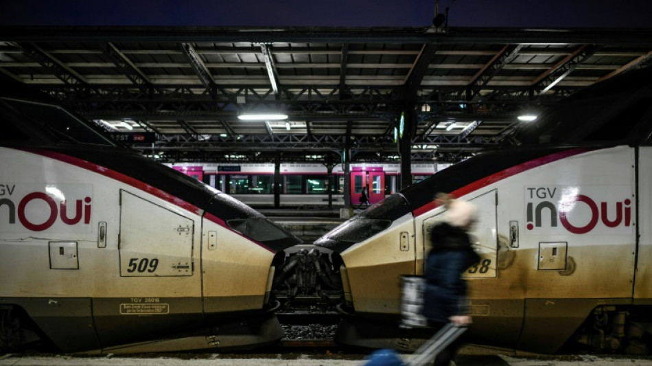 Grève à la SNCF: les départs de Noël perturbés, le Nouvel An en suspens