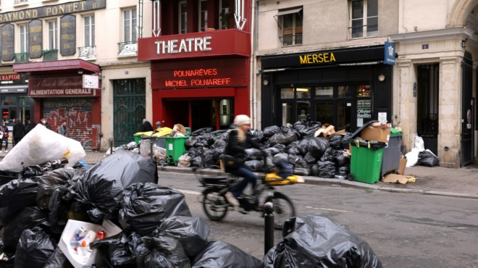 Des éboueurs toujours en grève, 5.400 t de déchets non ramassées à Paris