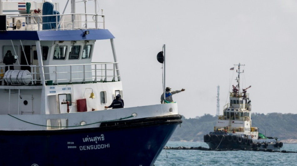  El petróleo derramado en oleoducto submarino llega a la costa de Tailandia 