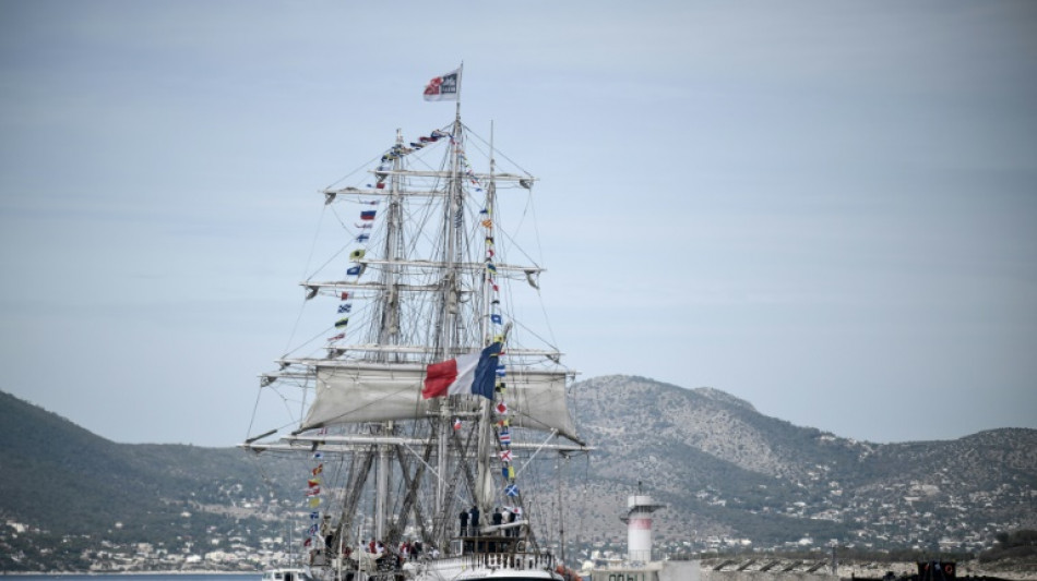 Grèce: le voilier Belem met le cap sur la France avec la flamme olympique à bord