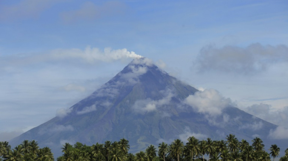 Philippines: des secours à l'assaut d'un volcan pour atteindre le site d'un crash 