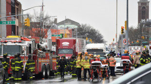 Un homme portant un masque à gaz tire dans le métro de New York, 16 blessés