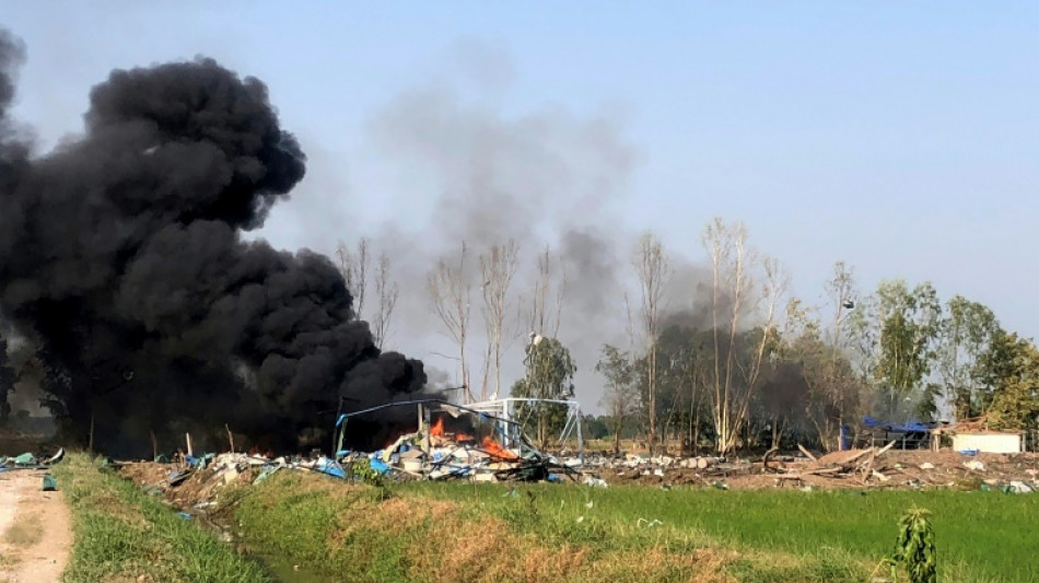 Una explosión en una fábrica de fuegos artificiales deja 23 muertos en Tailandia