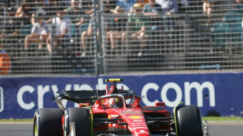El español Carlos Sainz marca el mejor tiempo en la primera práctica de F1 en Melbourne