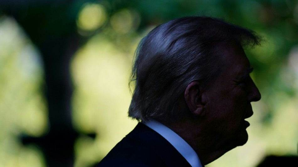 Trump agita el "miedo a los rojos" frente a Kamala Harris