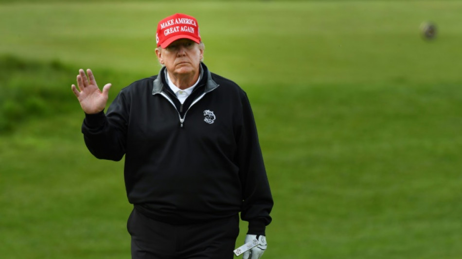 Protestparolen gegen Trump auf dessen Golfplatz in Schottland