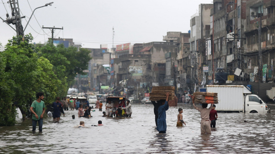 Almeno 7 morti e 30 feriti in Pakistan per le piogge monsoniche