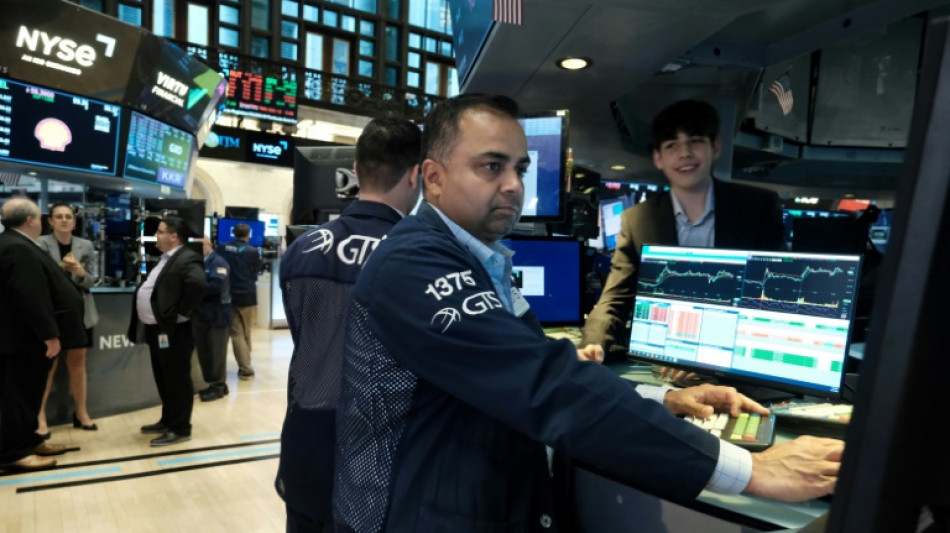 La Fed penche pour d'autres hausses de taux: Wall Street termine en baisse