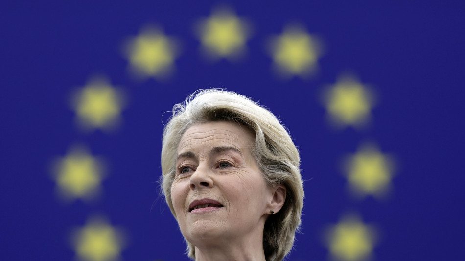 Von der Leyen, 'è un bel giorno per l'Ue, il centro tiene'