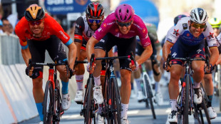 Demare edges Giro sprint after Cavendish cavalry charge