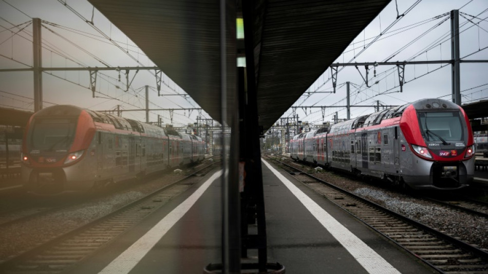 Grève à la SNCF: pas de mobilisation massive, la direction fait une offre pour revaloriser les salaires