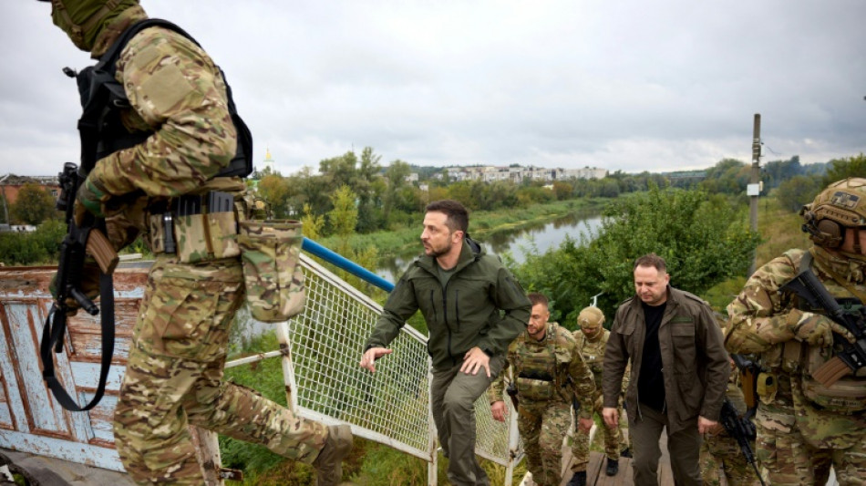 Ukraine: dans Izioum reconquise, Zelensky promet "la victoire"