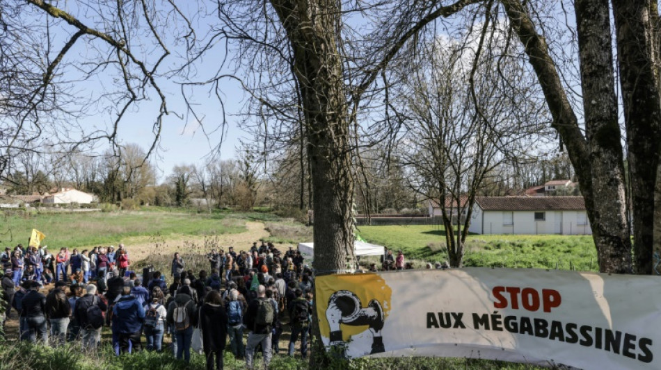 Un an après Sainte-Soline, une première journée de "commémor'actions dans le calme