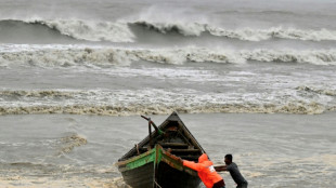 Ciclón Remal toca tierra en Bangladés donde casi un millón de personas huyeron a zonas del interior