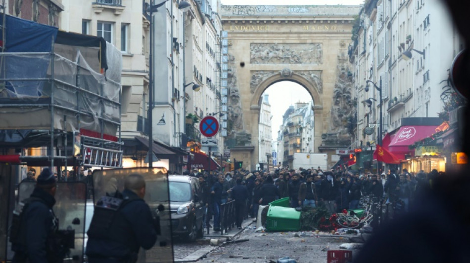 Enfrentamientos entre manifestantes kurdos y policías tras tiroteo en París 