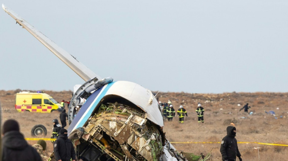 Crash au Kazakhstan: l'avion visé par "des tirs" depuis le territoire russe, selon le président azerbaïdjanais