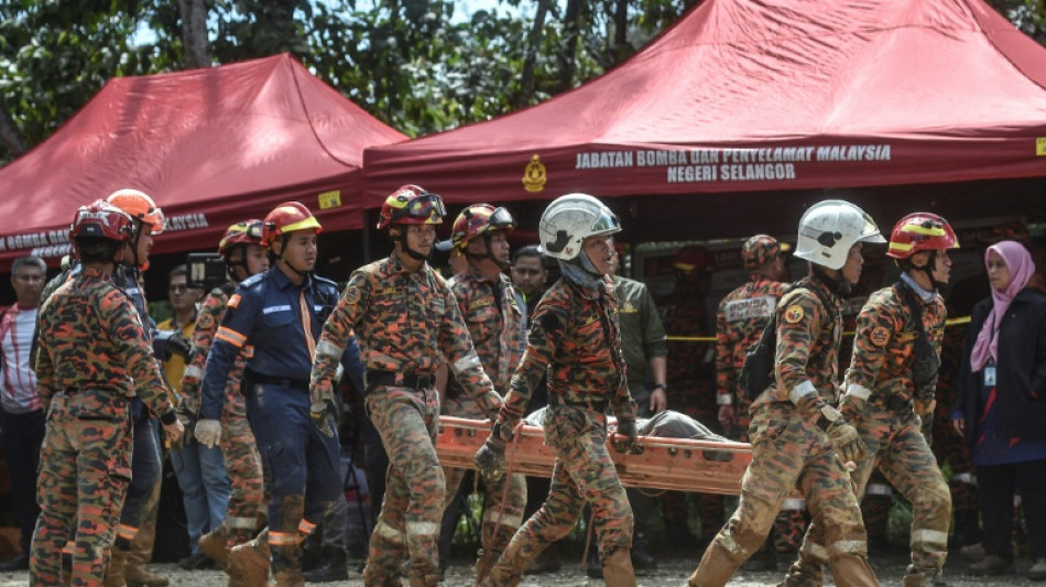 Un desprendimiento de tierra deja 19 muertos y 14 desaparecidos en Malasia