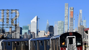 A New York, le jeu dangereux des "surfeurs" du métro