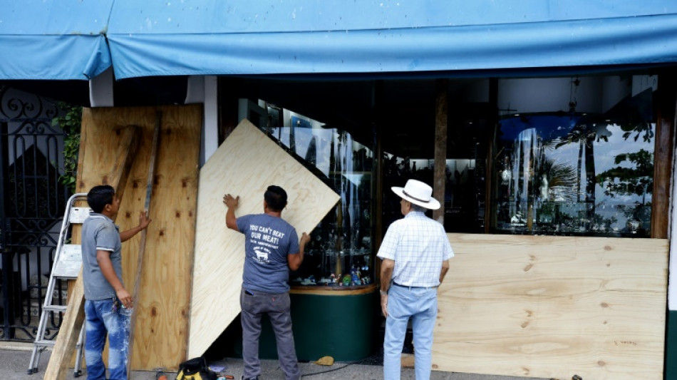 Huracán Lidia se fortalece a categoría 3 frente a las costas de México