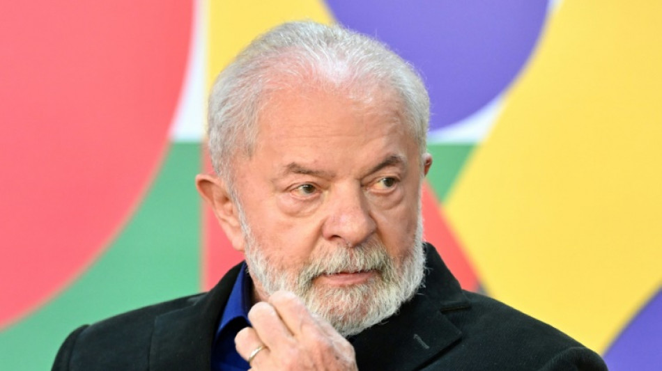 Awkwardness abounds for Lula, army on Brazil's national day