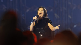 Laura Pausini condivide il palco con artisti emergenti