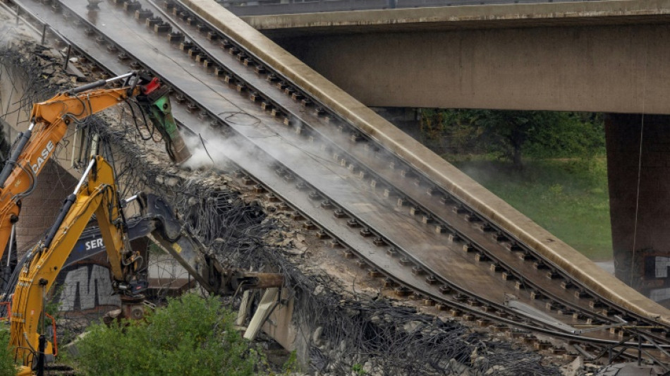  Aufräumarbeiten an teilweise eingestürzter Brücke in Dresden abgeschlossen 