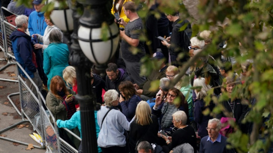 A Londres, des heures d'attente pour s'assurer "quelques secondes" avec la reine