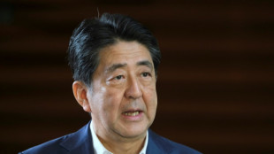 Japon: l'ex-Premier ministre Shinzo Abe attaqué en plein meeting, craintes pour sa vie