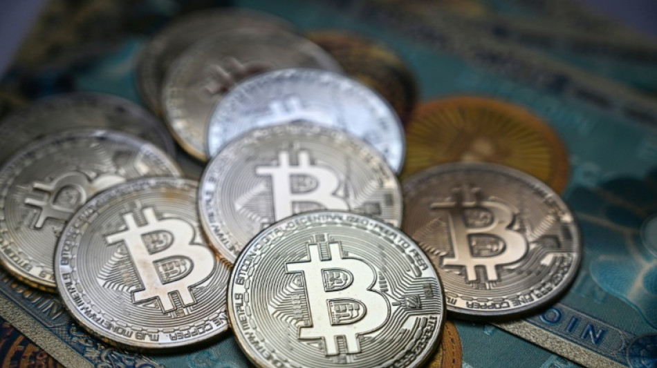 Le bitcoin poursuit sa course folle, nouveau record au-dessus des 71.000 dollars