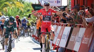 Tour d'Espagne: Van Aert mate Groves au sprint et remporte la 3e étape