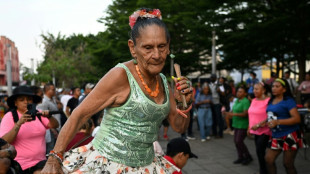 Les danseurs de retour sur une place de San Salvador reconquise aux bandes criminelles